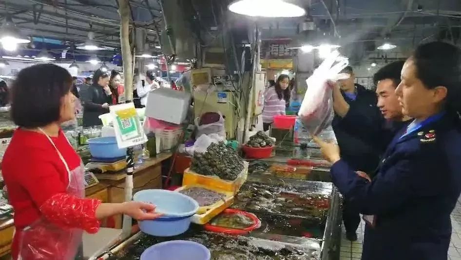 缺斤短两海鲜摊,海鲜市场缺斤短两后续