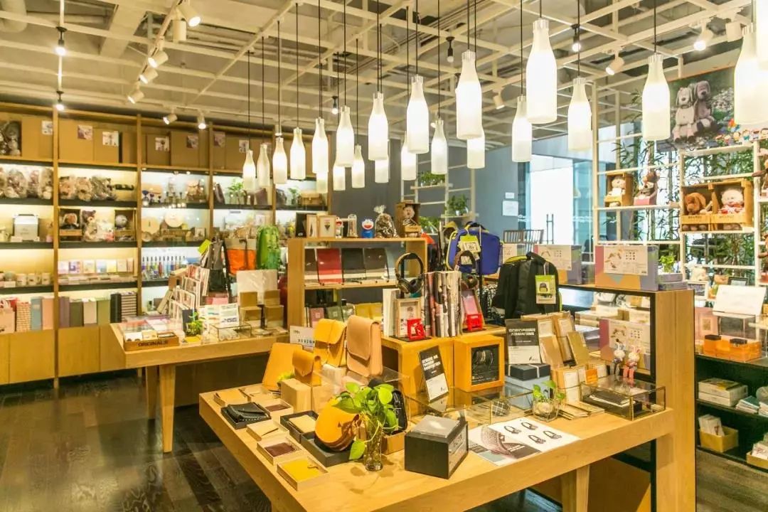 在汉阳人信汇遇见“最美书店”，一起伴着书香迎新年吧！