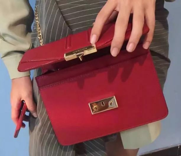 情人节送女朋友什么礼物朋友圈,2022情人节送女朋友什么礼物