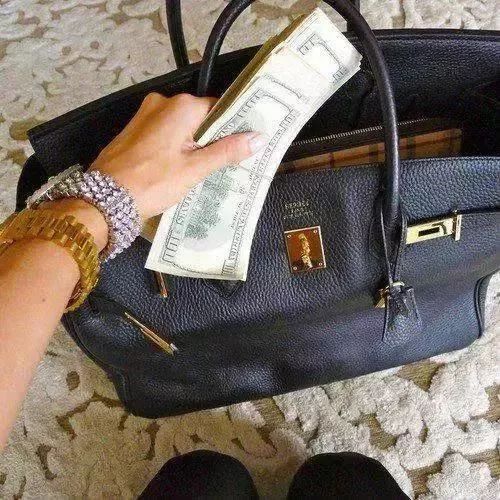 毁三观！新西兰女大学生竟流行找“干爹”？！有包有鞋有衣服还有巨额零花钱……也有华人这样做……