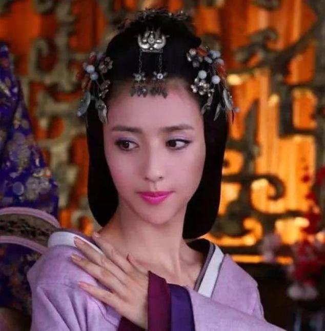 为什么化了妆像变了一个人,为什么化出来的妆老是浮粉