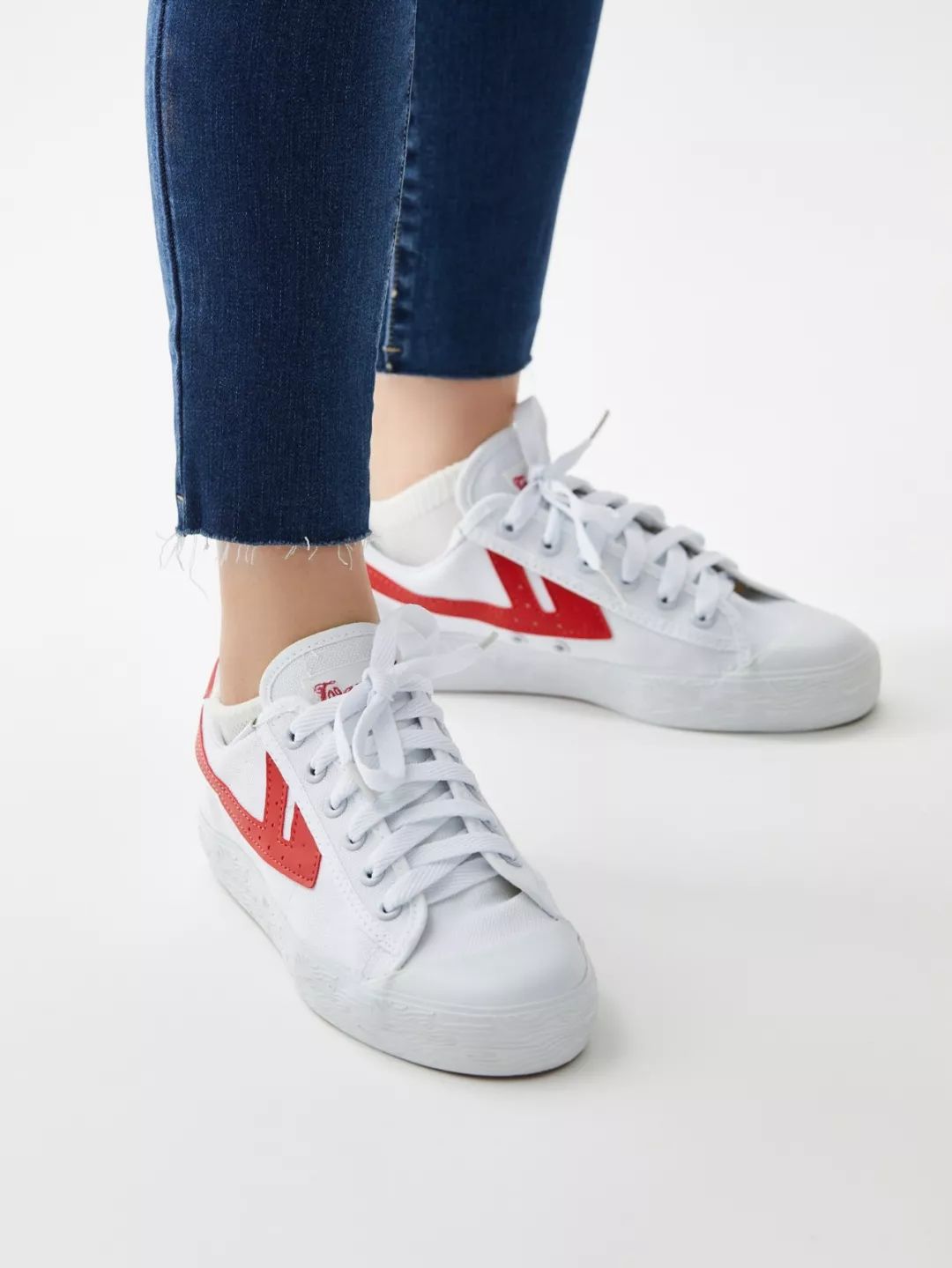 回力鞋子卖10块一双,几十块的回力鞋子是不是正品