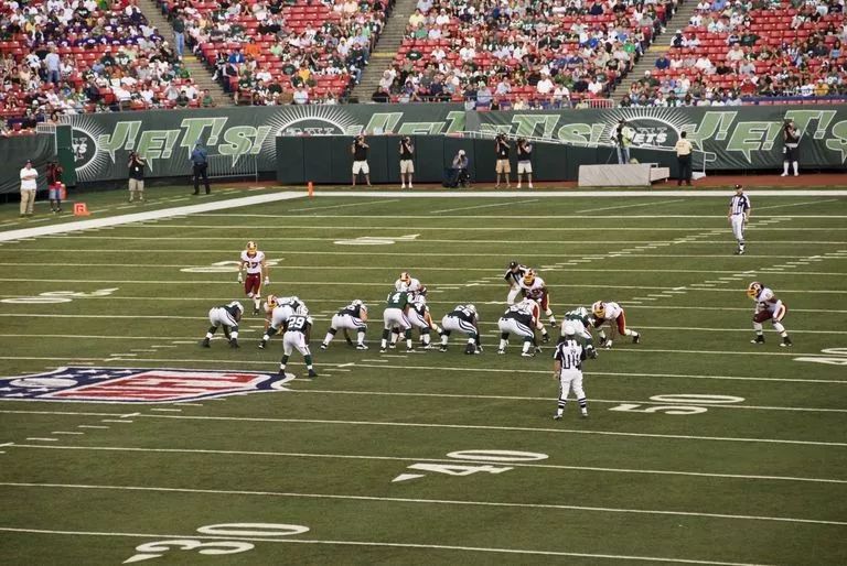 足球英语soccer与football区别,足球的英文是socker还是soccer