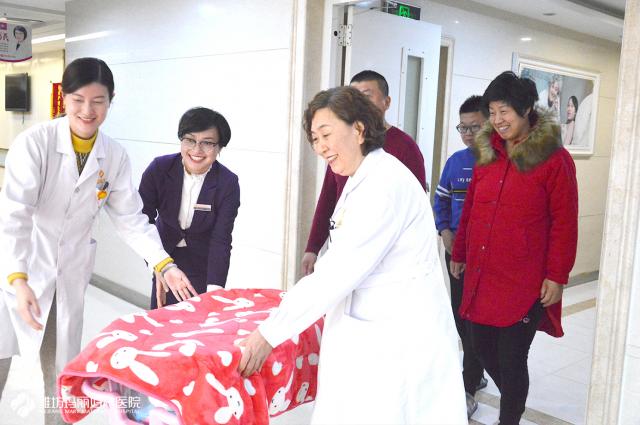 高龄剖宫产3胎,高龄双胞胎妈妈剖腹产