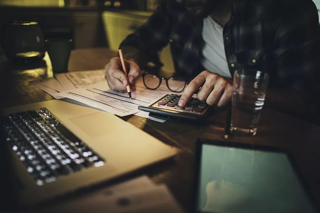 卖一个爱马仕的包挣多少,爱马仕包摆地摊