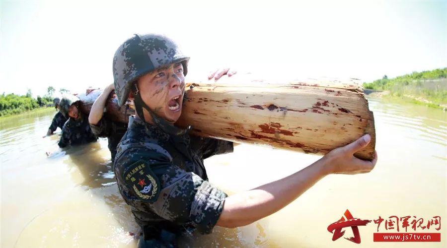 伸出右手看看你有几道手纹,手指无原因起老茧是什么原因