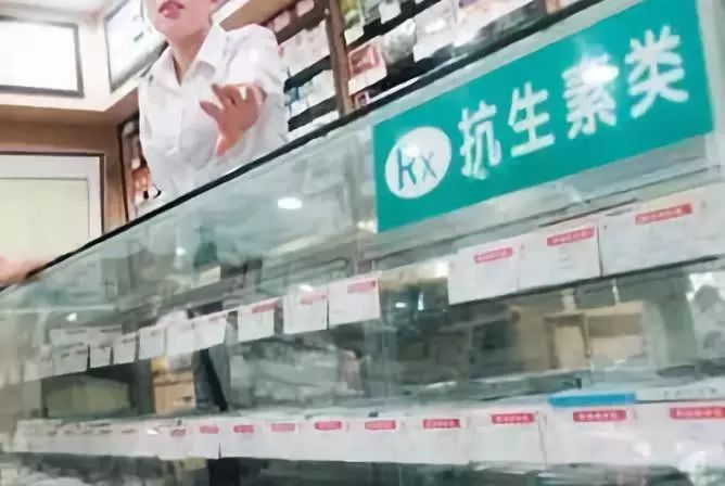 十岁的小孩吃一片左氧氟沙星吗,15岁孩子可以吃左氧氟沙星胶囊吗