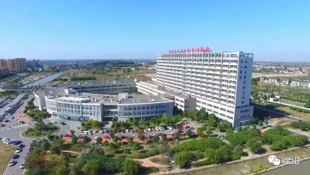 少年先天性多指感到自卑，爱心接力来金接受手术……