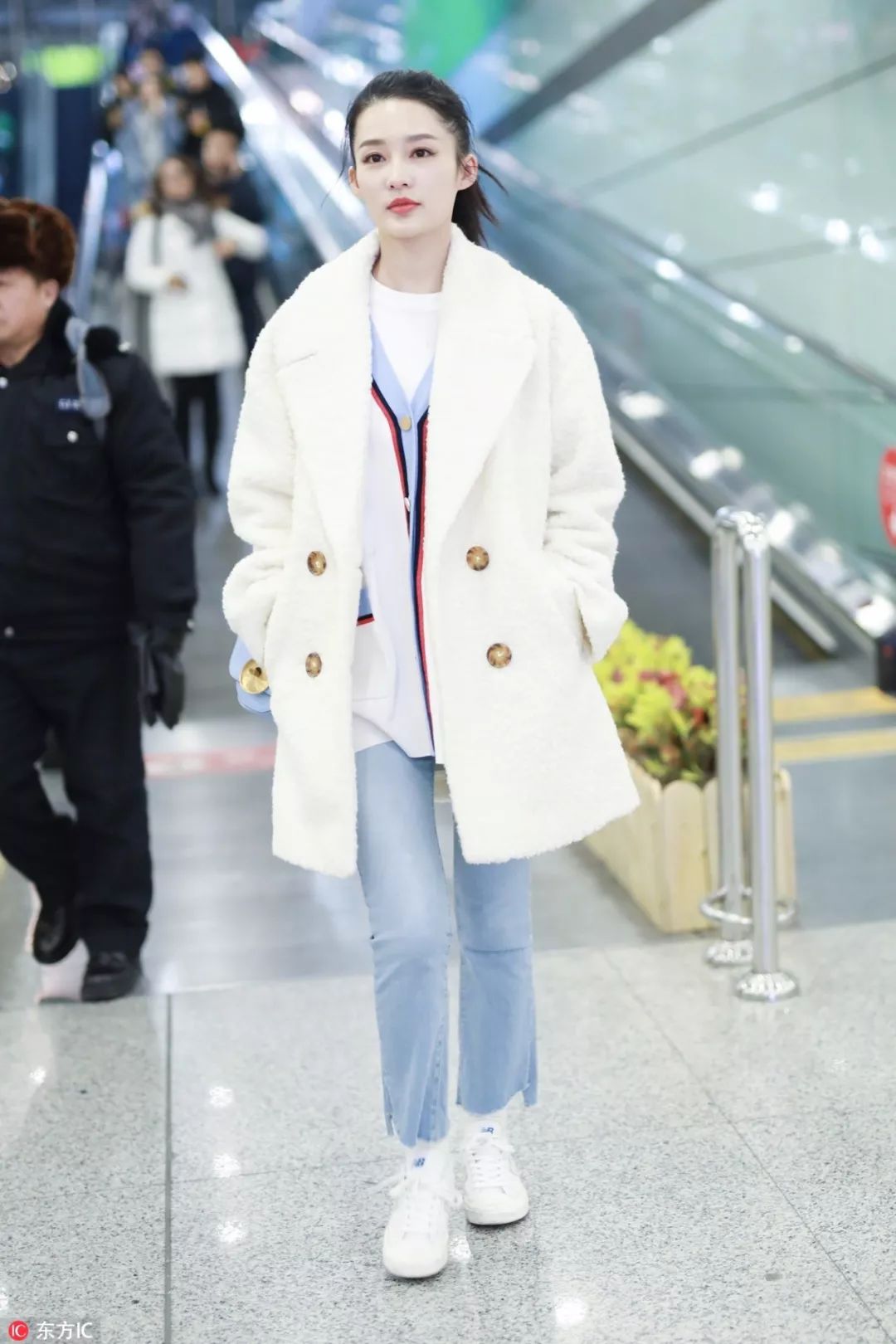 明星穿高级感针织开衫,明星同款街拍针织开衫