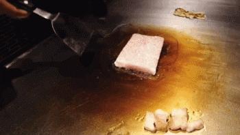 初春的西影厂，是那棵法国梧桐树下的日料店