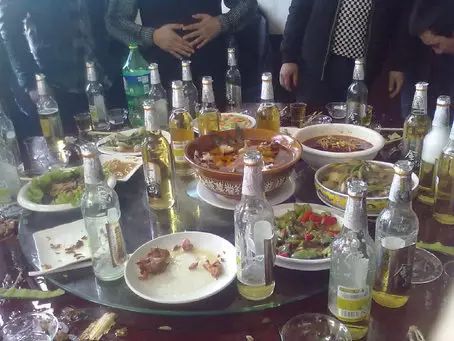 电动车闯红灯为啥是主责不是全责,电动车闯红灯全责的医疗费怎么办