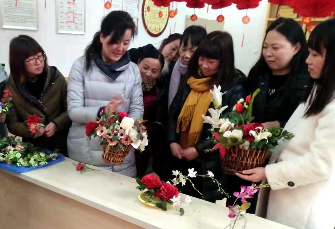 【镇办社区】朝阳、幸福等3个社区组织观看“*会两**”开幕式现场直播