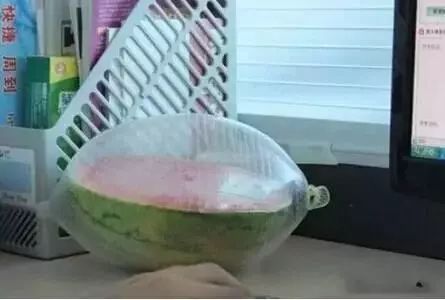 ▶昨天老妈教弟弟做作业，我弟不动脑筋思考，每道题都问...