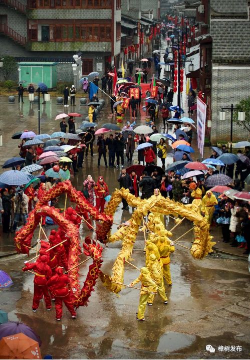 一位临江游子的故乡情：烟雨临江