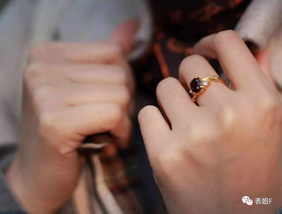 配饰年轻有气质,配饰发展大致分为几个阶段