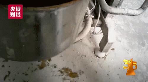 发现男友与前任联系，女子连吃5大包辣条，结果……