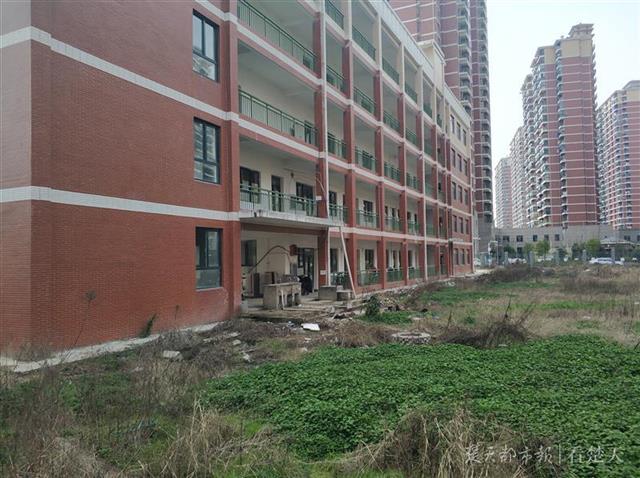 校园建设未完工家长担心不安全,学校加建教学楼三年不验收