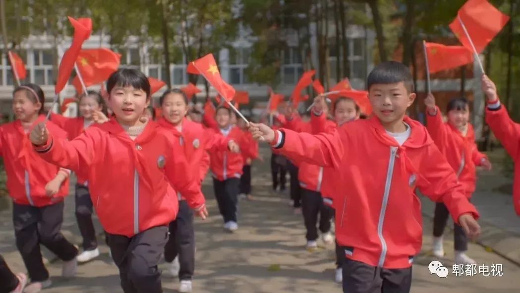 礼赞伟大祖国快闪视频,致敬祖国快闪的视频