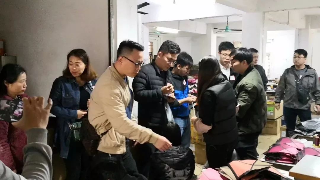 鏇濆厜榛戝績浠ｈ喘,鏇濆厜鑹績鍟嗗