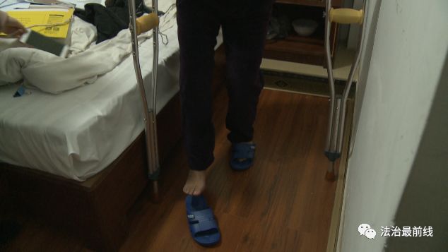 骨折手术后两个月去取钢钉,女子骨折2个月