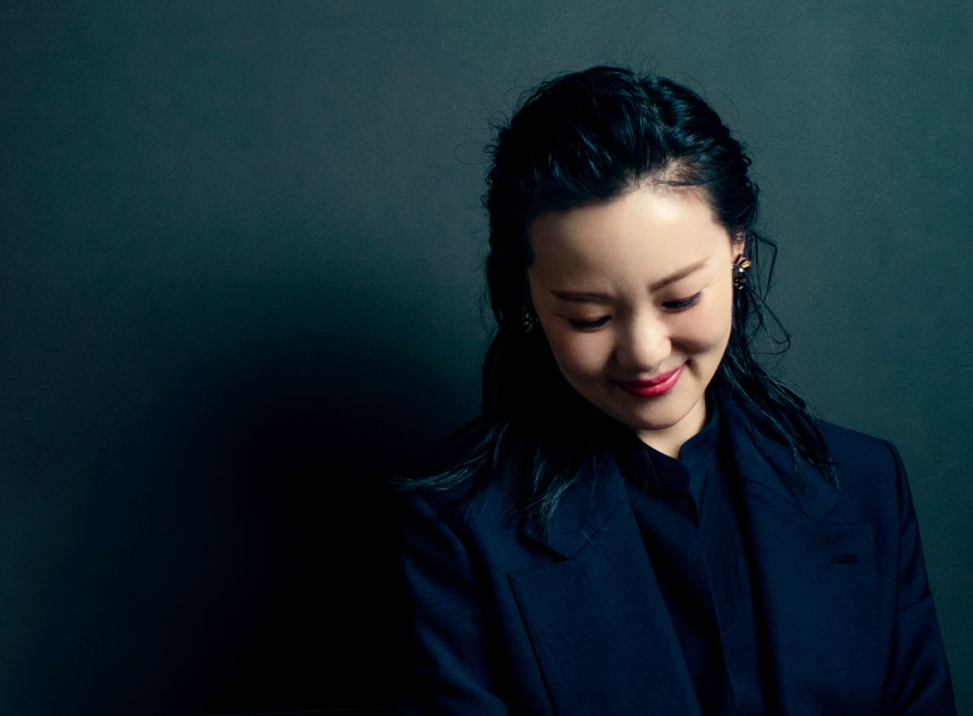 咏梅柏林影后为他带来了许多剧本,咏梅名利场外49岁的影后无需焦虑