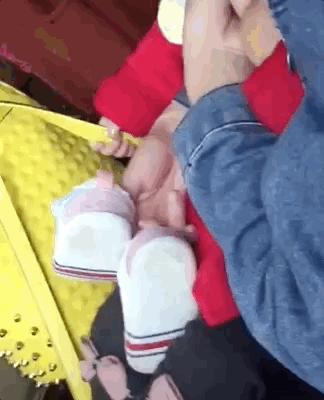 3岁女儿*拍偷**照流出，微信群全炸了：你怎么把孩子教成这样了？！