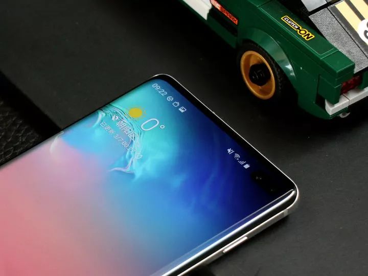 外媒三星galaxys10全系列上手体验 (三星galaxy s10曝光惊艳之作)