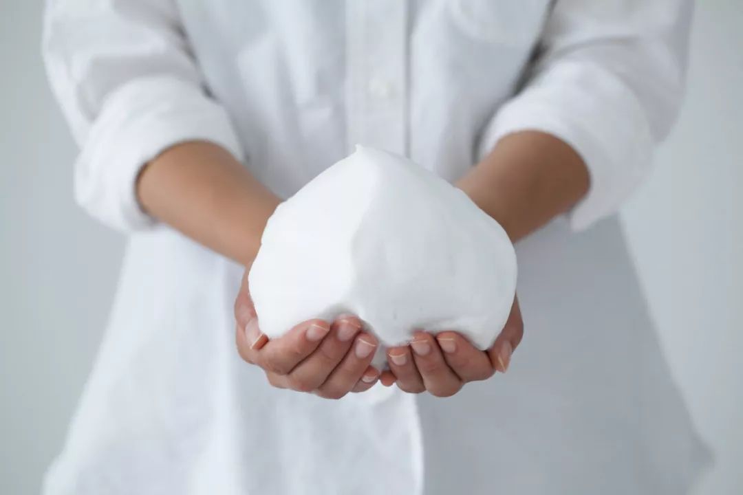 用了几年的火山泥一洗白,用火山泥洗澡