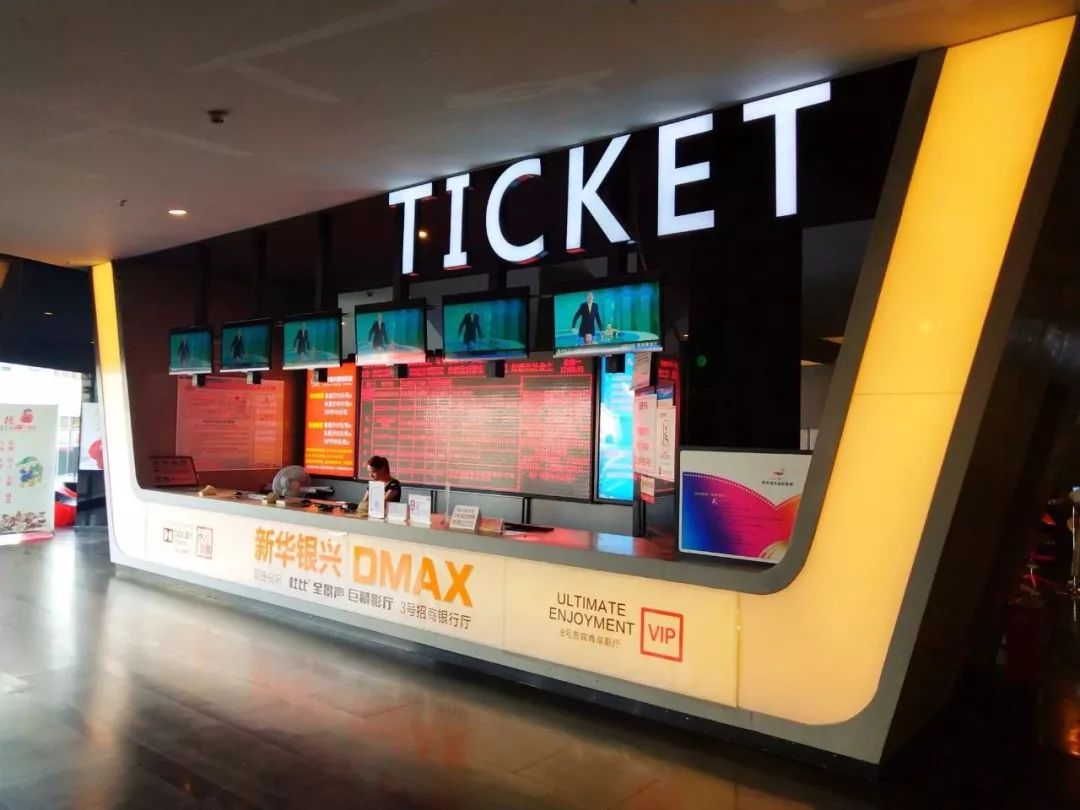 十堰美女千千万,昨天邮电街上就占了一大半!啥情况?