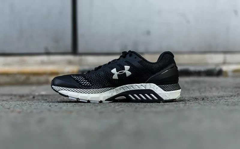 想买双叱咤健身房和街头的跑鞋？本次开箱一定要看！