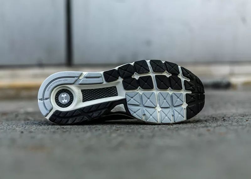 想买双叱咤健身房和街头的跑鞋？本次开箱一定要看！