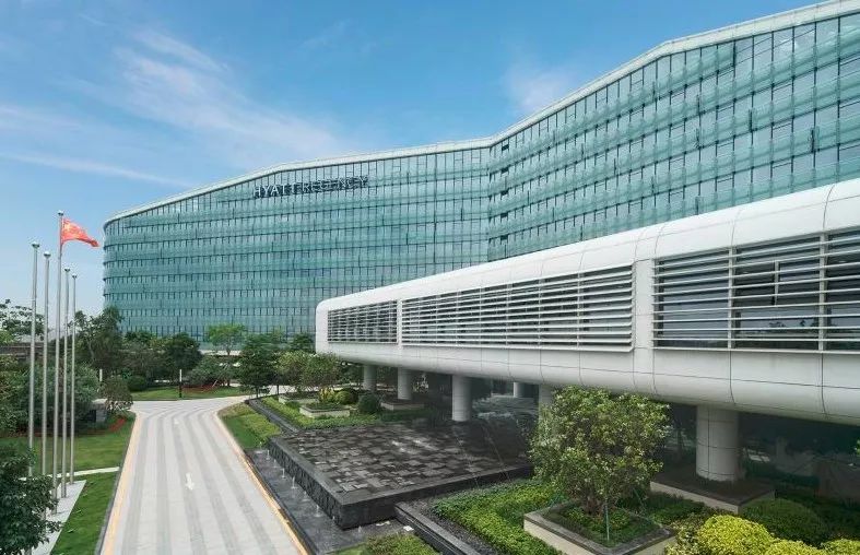 洗澡喝酒躺着看飞机!深圳机场这家奢华酒店“转机星人”务必了解一下!