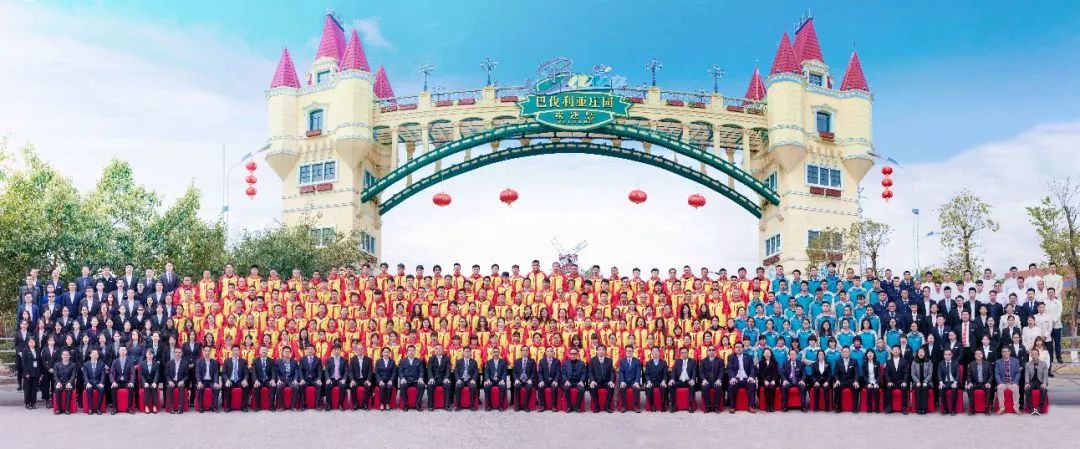 广大附中（河源）巴伐利亚实验学校、国际足球基地、大湾区房车营地、粤北“千村”集市等五大项目建设、合作签约活动