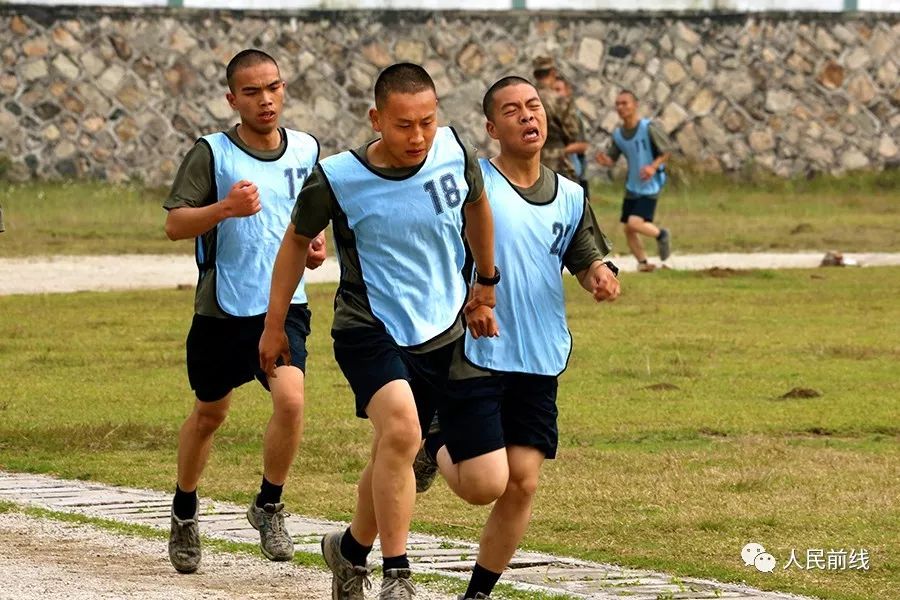 新兵连前几天最难熬,新兵六个月减脂40斤