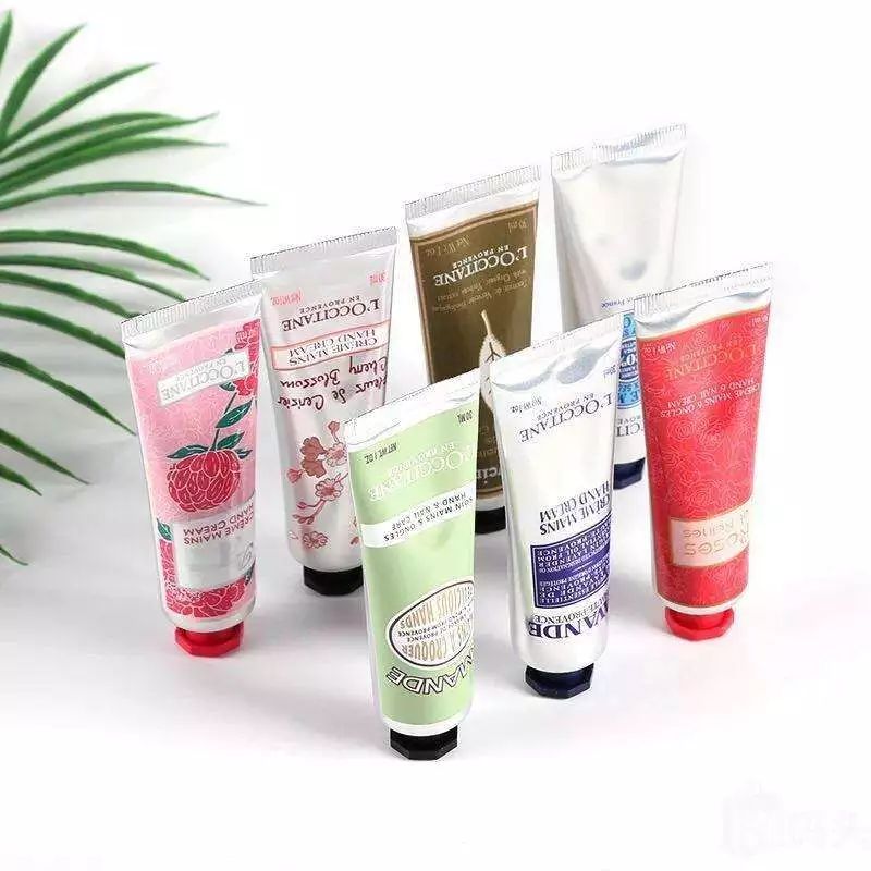 姑娘我看你印堂发黑下一句,姑娘我看你印堂发黑下一句是什么