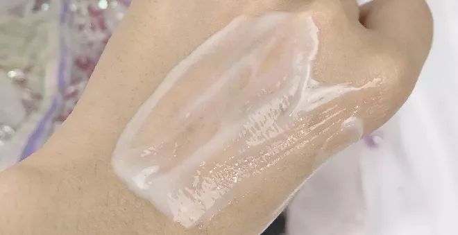 姑娘我看你印堂发黑下一句,姑娘我看你印堂发黑下一句是什么