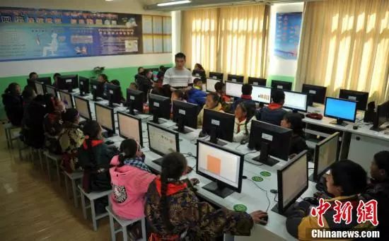 为了让华裔孩子学好中文马来西亚的华小拼了......