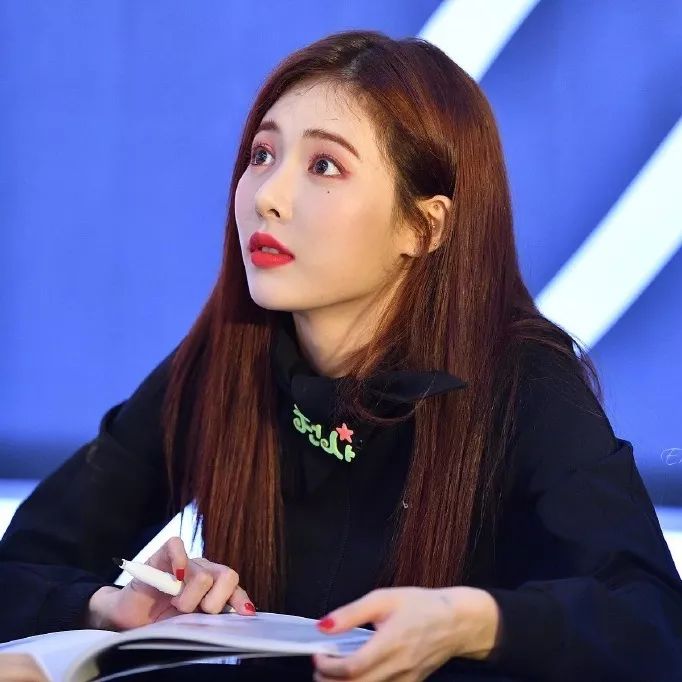 公布恋情被公司开除背假香奈儿都能带货说她是“人间毒药”我服!