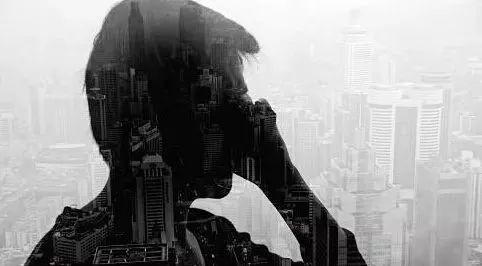 女子被骗10 余万浑然不知反诈被拘 (女子被骗200万把犯罪人告上法院)