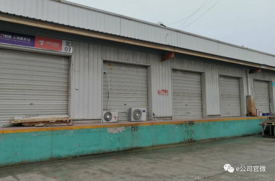 【直击】快递桐庐帮“关停”风波：国通总部多处贴封条，各地加盟商火速赶来！