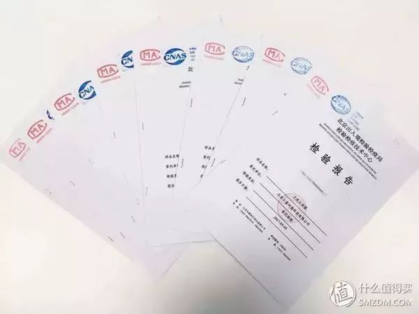 男友联系前任女子吃5包辣条,男友和女友吃辣条