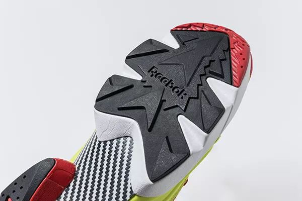 权志龙联名鞋带,成龙和权志龙同时上脚