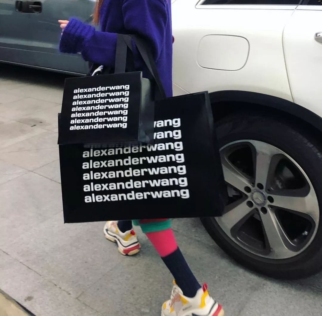 泫雅衣着,泫雅衣服怎么搭配