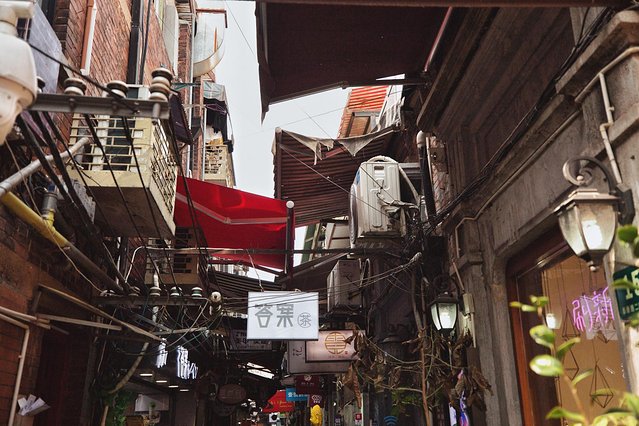 穿越时间与空间，带你看不一样的上海