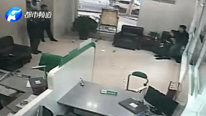 致敬！漯河英雄特警王培再添殊荣，荣获2018“感动中原”十大年度人物