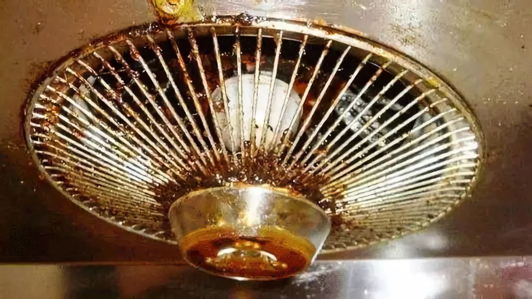 去污“高科技”！焦黑锅底、油垢、霉菌，喷一喷全消失