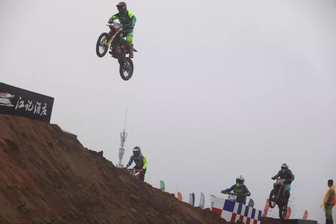 为美酒加点汽油—首届江小白J-SKYMAN越野摩托锦标赛见闻