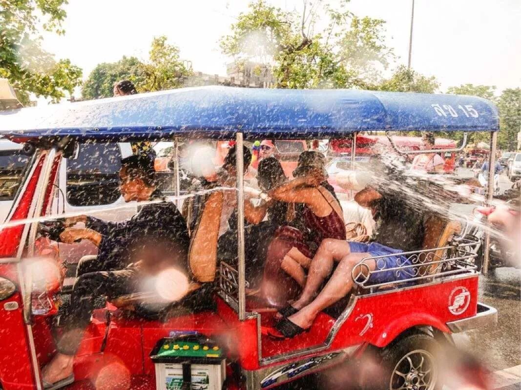 泼水节狂欢泰国,19年清迈泼水节真的太爽了