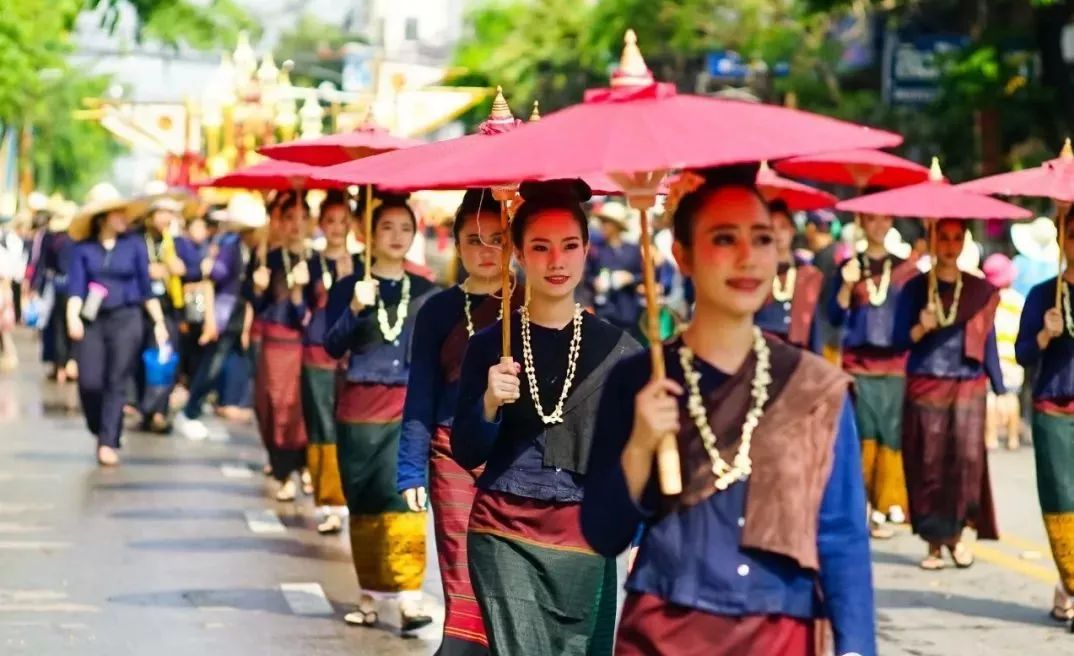 泼水节狂欢泰国,19年清迈泼水节真的太爽了