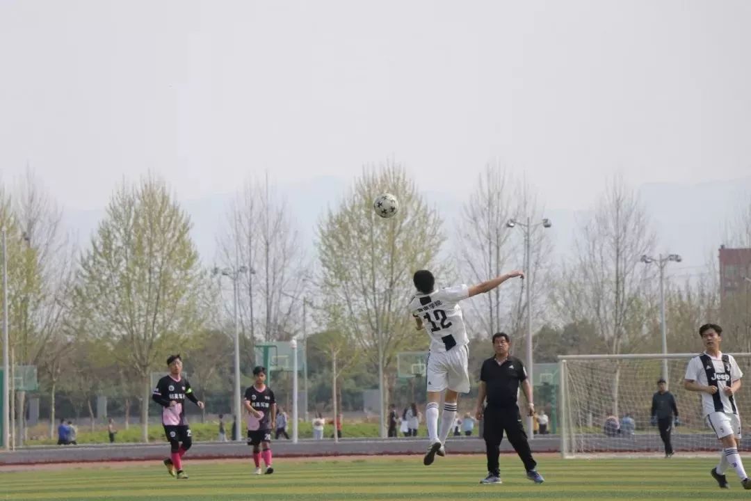 我们只是一群热爱足球的少年,我们这十年足球少年